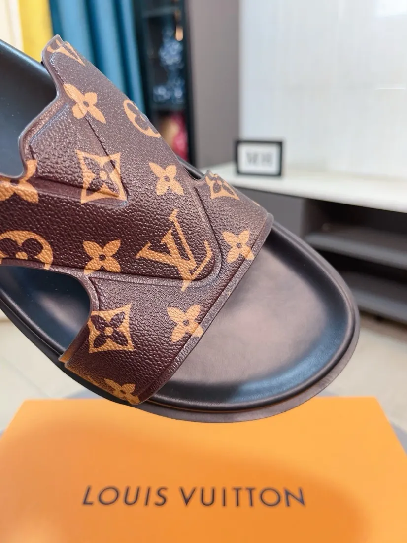 Men's shoes💰300🌹🌹【LV】Multi-color new men's slippers, original quality top version, original special cowhide presbyopia print➕sheepskin on the inside and side, non-slip combination sole, more stable walking, more comfortable and lightweight, high-end and generous, size: 38~44